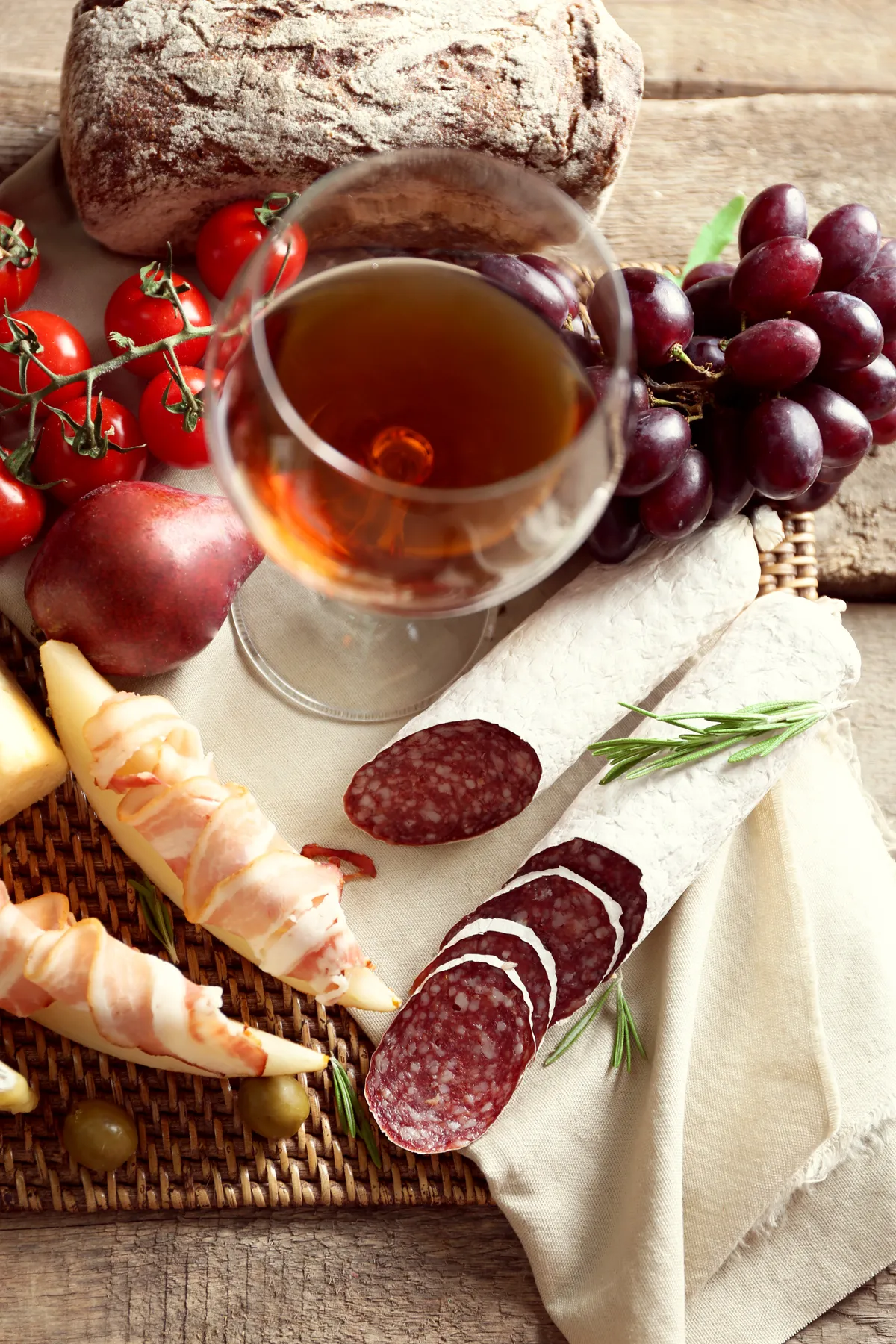 Co warto kupić i przywieźć z Węgier? Wina, papryka, salami, lawenda i inne pamiątki